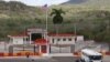 Punto de entrada a la Base Naval de EEUU en Guantánamo.