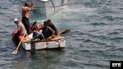 Balseros cubanos en el Estrecho de la Florida