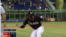 Adeiny Hechavarría llega a tercera base tras conectar un triple.