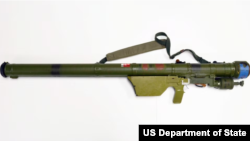 Este modelo inerte del sistema de misiles de defensa aérea portátil SA-7 es similar al sistema portátil SA-18 Igla.
