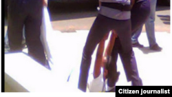 Reporta Cuba. Militares arrastran durante la detención a Dama de Blanco Jacqueline Boni.