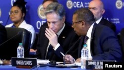 El secretario de Estado de Estados Unidos, Antony Blinken, y el subsecretario de Estado para Asuntos del Hemisferio Occidental, Brian Nichols (de izquierda a derecha), el 23 de junio de 2023, en la sede de la OEA, Washington, DC. (Reuters/Jonathan Ernst).