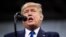 El presidente Donald Trump habla durante un acto de campaña en la UW-Milwaukee Panther Arena, en Milwaukee, el 14 de enero del 2020.