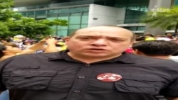 El abogado José Amalio Graterol en la protesta ante el Consulado venezolano en Miami este 20 de mayo.