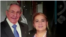 Leticia Gómez Hernández junto a Raúl Castro