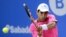 El tenista colombiano Santiago Giraldo devuelve la bola durante el partido de semifinales disputado ante el español Nicolás Almagro.