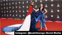 Los cantantes Yotuel Romero y Beatriz Luengo en la entrega de los Latin Grammy 2021