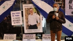 Opositores nicaragüenses protestan en Costa Rica el 12 de febrero de 2022 y piden una investigación por la muerte del exguerrillero Hugo Torres. Foto VOA.