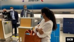 Anamely Ramos en el Aeropuerto de Miami. (Captura de video/OCB)