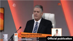 El Ministro de Economía Alejandro Gil en la Mesa Redonda.