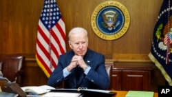 El presidente Joe Biden en Camp David, Maryland, el sábado, 12 de febrero de 2022. (Casa Blanca vía AP)