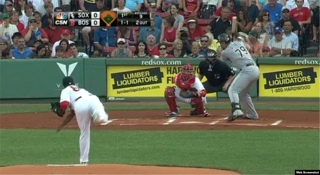 José Abreu conecta el jonrón número 28.