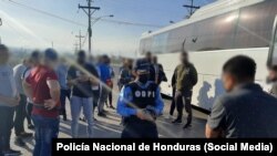 Cubanos detenidos en Honduras por transitar de manera irregular en ese país. (Archivo)