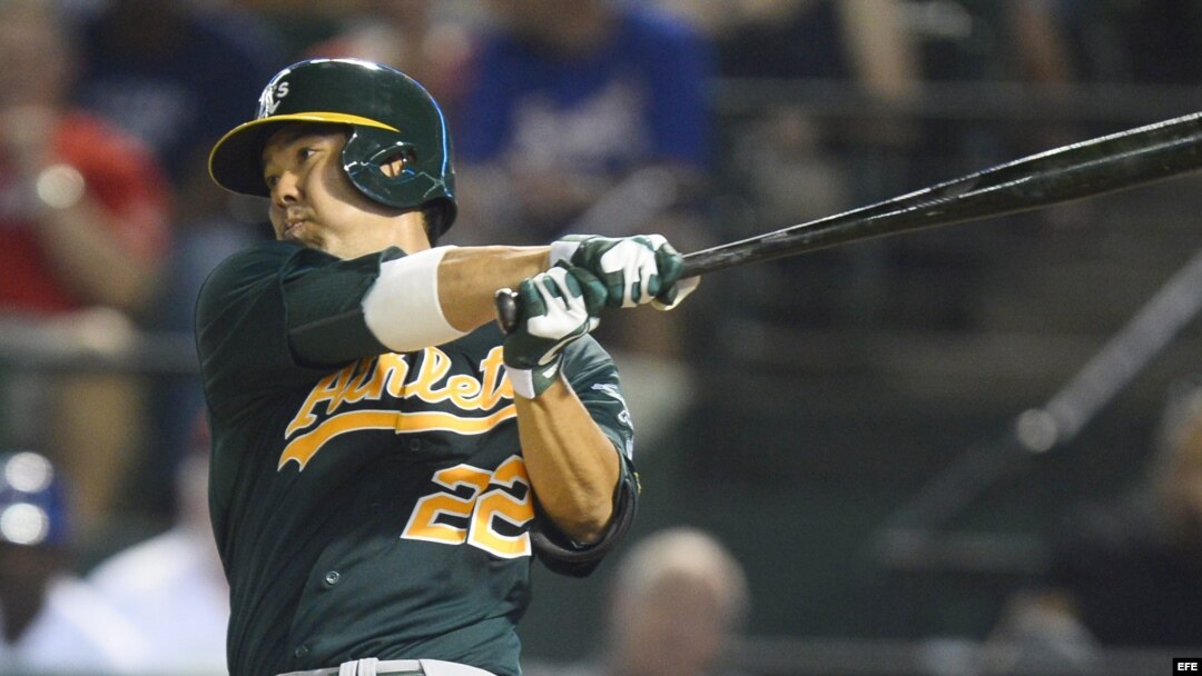 El jugador Kurt Suzuki, de los Atléticos. a