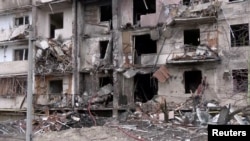 Un edificio de apartamentos destruidos por los ataques rusos en Kyiv.