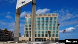 La Embajada de EEUU en La Habana, vista desde la llamada Tribuna Antiimperialista. (REUTERS/Amanda Perobelli)