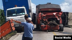 Accidente ocurrido en febrero de 2022 en Sibanicú y Jimbambay, en la provincia de Camagüey, interrumpiendo el tránsito vehicular por ese tramo de la Carretera Central de Cuba.