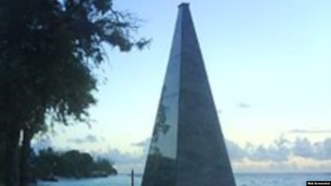 Monumento al avión de Cubana de Aviación, en Barbados.