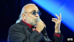 El cantante griego Demis Roussos, durante su actuación en el Festival Internacional de la Canción de Sopot, Polonia (2006). Archivo.