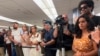 Recibimiento en Miami del artista Luis Manuel Otero.