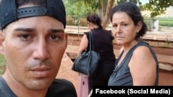 Aníbal Palau Jacinto se presentó en el centro penitenciario acompañado por su madre, Layda Yirkis Jacinto, y la madre de Roberto Pérez Fonseca, Liset Fonseca.