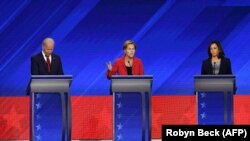 Joe Biden, Elizabeth Warren y Kamala Harris en el debate de Houston. De izquierda a derecha. 