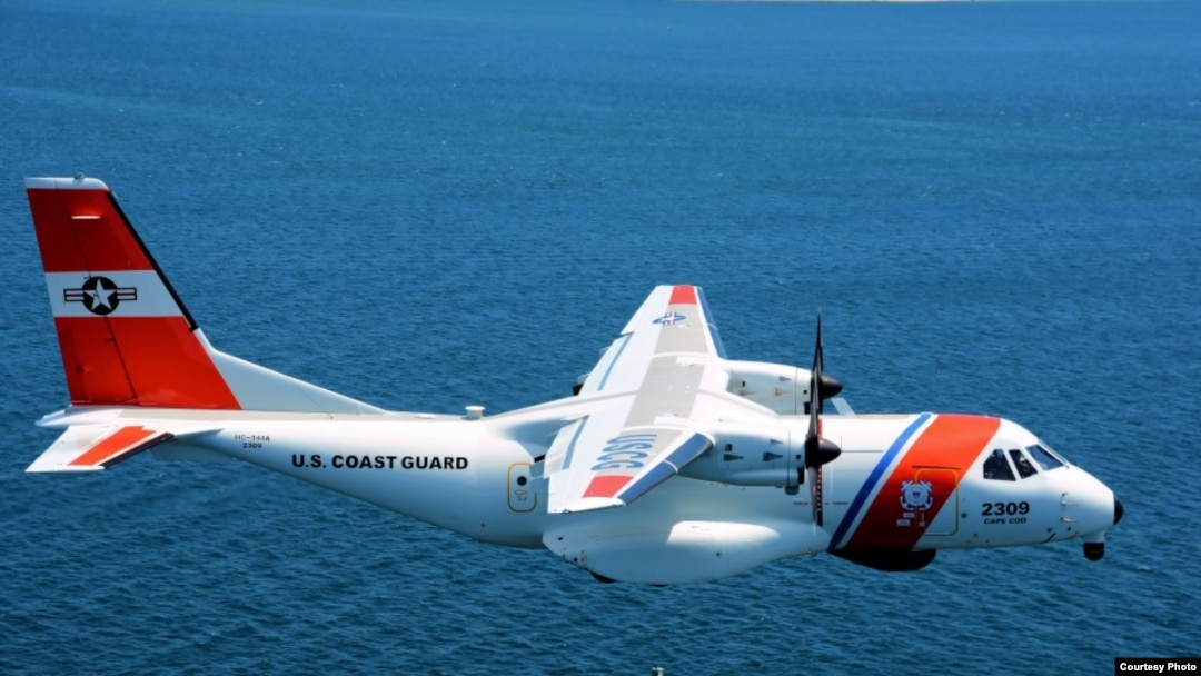 Aviones de la Guardia Costera en busca de naúfrago.