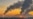 Columnas de humo se elevan de los incendios en una refinería de petróleo tras lo que las autoridades describen como un ataque con drones ucranianos en el marco del conflicto entre Rusia y Ucrania, en Moscú.
