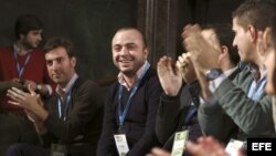 El dirigente juvenil del PP Ángel Carromero (2i), es homenajeado durante la inauguración de la convención nacional de Nuevas Generaciones del Partido Popular. FOTO ARCHIVO.