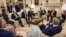 Esta fotografía, facilitada por la Oficina de Prensa del Gobierno de Israel (GPO), muestra al primer ministro de Israel, Benjamin Netanyahu, reuniéndose con el presidente de Estados Unidos, Donald Trump, en el Despacho Oval el 28 de julio de 2026.