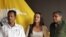 Guerrilleros de las FARC, la holandesa Tanja Nijmeijer (c), Fidel Rondón (i) y Jairo Martínez (d) participan en una rueda de prensa en La Habana.