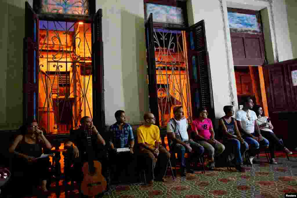 Religiosos y activistas apoyan el matrimonio gay en la Iglesia Comunitaria Metropolitana de Matanzas.