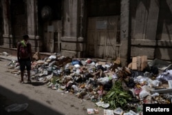 La escasez de agua y los cortes de electricidad en La Habana complican la higiene en una ciudad asolada por una crisis epidemiológica.