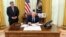 Donald Trump firma orden ejecutiva