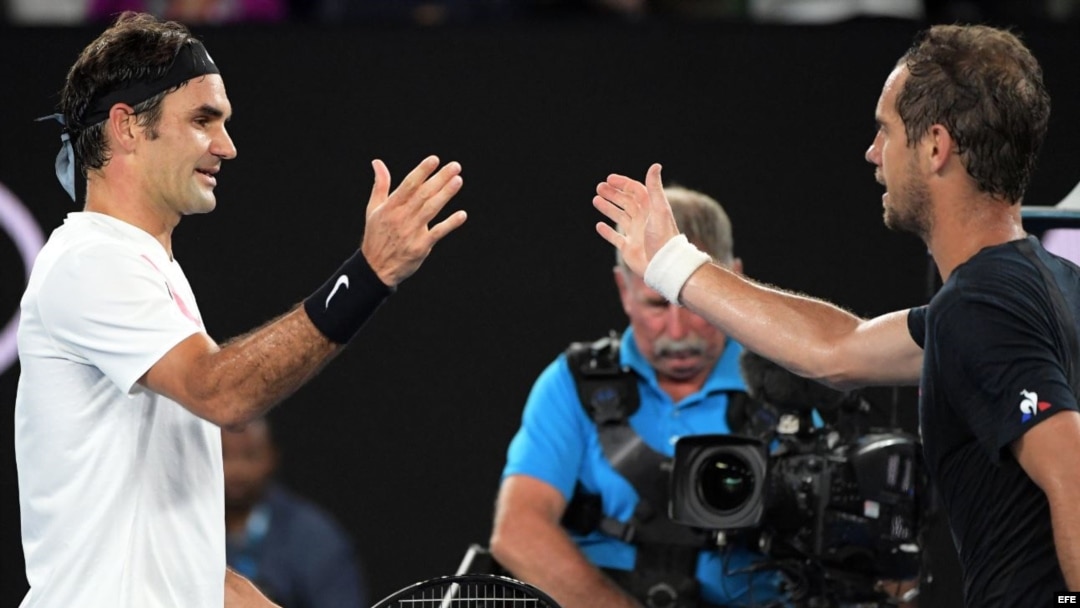Gasquet felicita a Federer por su victoria.