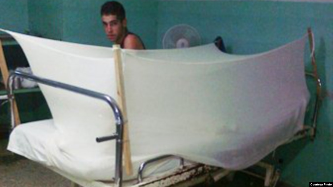 Tratamiento contra el dengue en Cuba: mosquiteros, abundante líquido y pastillas para la fiebre y el dolor