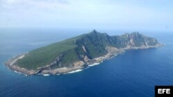 Foto de archivo que muestra una vista aérea de la Isla Uotsuri, que forma parte de las islas niponas de Senkaku. 