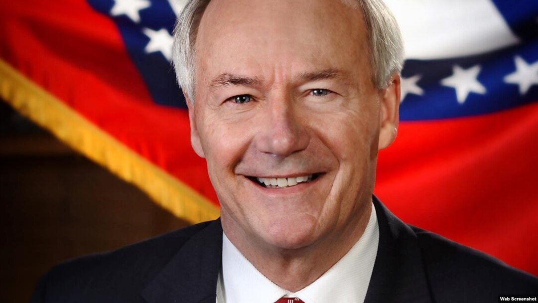 El gobernador de Arkansas, Asa Hutchinson.