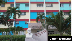 Reporta Cuba. Hospital de Holguín por fuera. Foto: @luislazaroguanche.