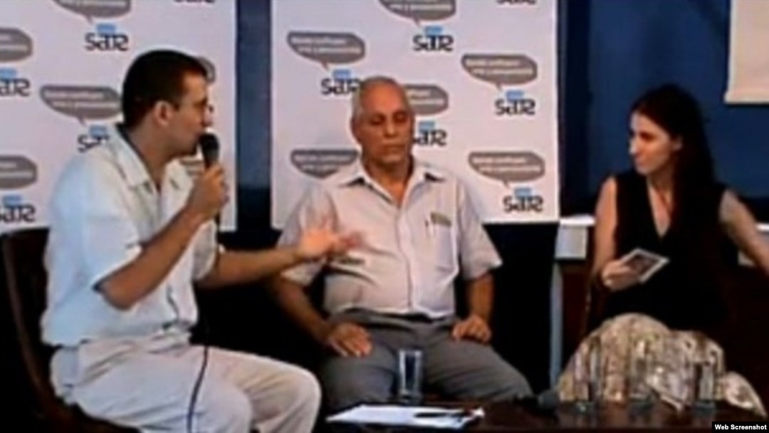 Antonio G. Rodiles (izq), Wilfredo Vallín(C) y Yoani Sánchez(Der) en Estado de Sats