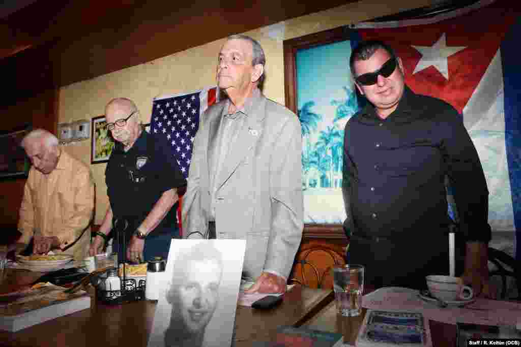 De izquierda a derecha, Rolando Eugenio Martín (Musculito), Jorge Gutiérrez Izaguirre, Eli Cesar Guayanes y el opositor residente en Cuba (invidente, y que sufrió prisión en Cuba) Juan Varlos González.
