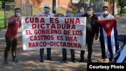 Protesta de cubanos en Paraguay.