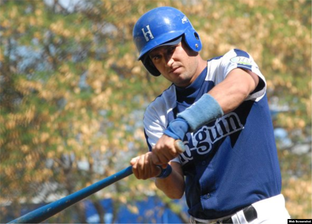 Yordan Manduley, torpedero de Holguín. Tras la huída de Cuba de Erisbel Arruebarrena, quien firmó con los Dodgers, Manduley, de 28 años, se ha convertido en el torpedero estelar del equipo Cuba. En la temporada pasada bateó para .321 y tuvo un promedio de slugging de .392.