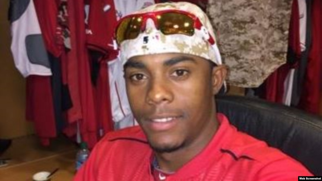Raisel Iglesias, lanzador cubano de los Rojos de Cincinnati.