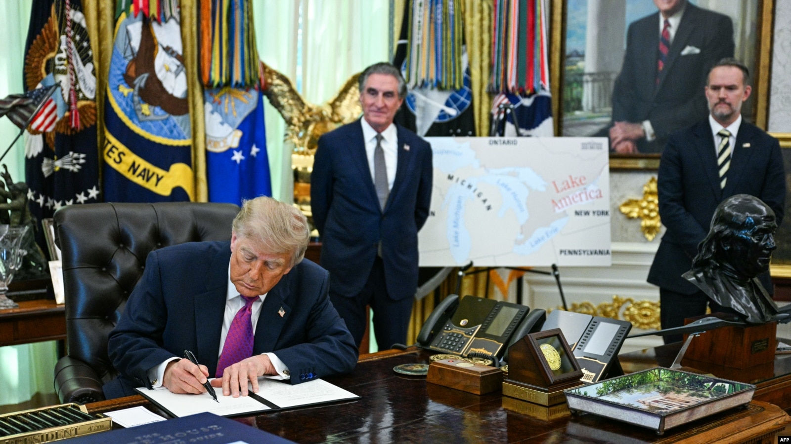 Trump firma orden para renombrar oficialmente el Lago Ontario como Lago América