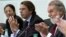 La viuda de Payá, Ofelia Acevedo, el expresidente español, José María Aznar (centro), y el eurodiputado Jaime Mayor, en el acto.