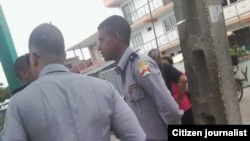 Reporta Cuba. Policías en Contramaestre. Foto: Yoandri Veranes.