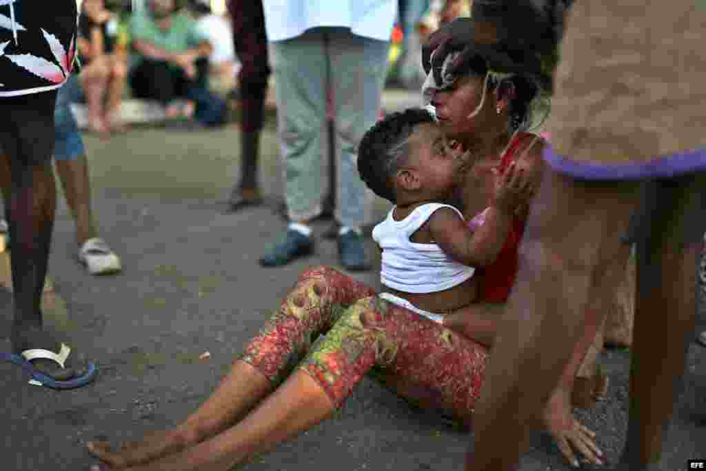 Cubanos piden al milagroso San Lázaro.