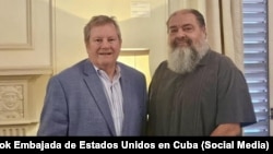 Mike Hammer se reunió con el Dr. Norberto Quesada, líder Evangélico y Director de la Red de Plantación de Iglesias