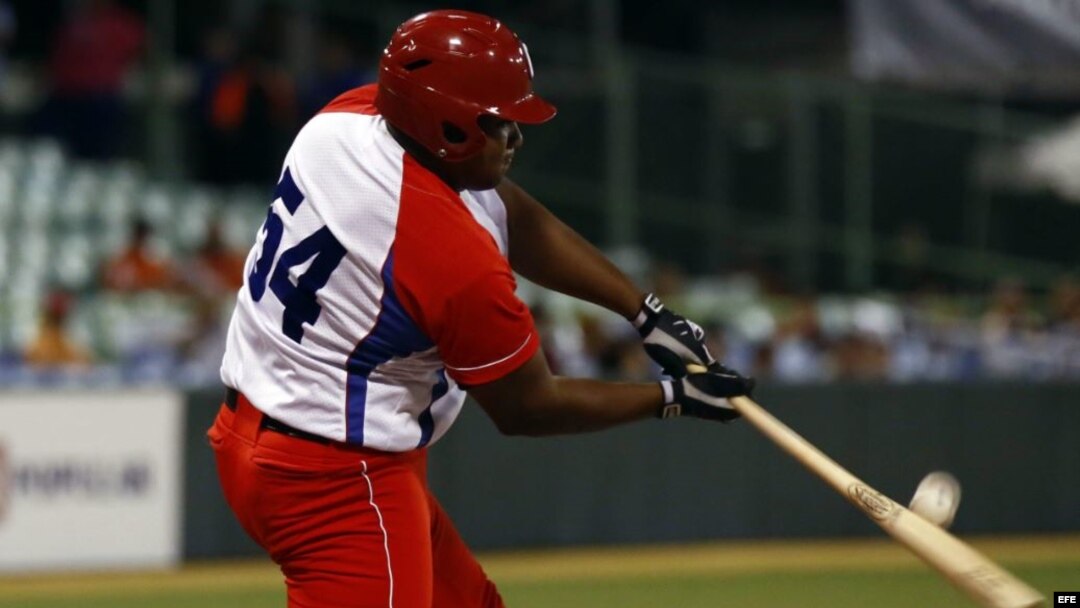 El jardinero cubano Alfredo Despaigne.
